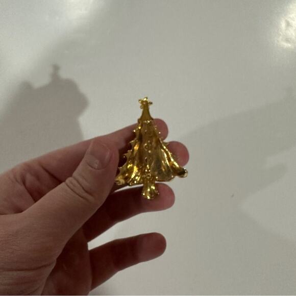 Gold Tone Christmas Tree Brooch Pin Holiday Accessory Vintage Style Jewelry - Picture 2 of 2